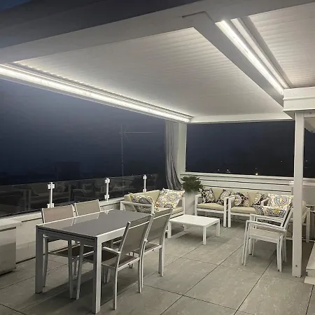 Vista Con Terrazza Esclusiva דירה לאזיסה