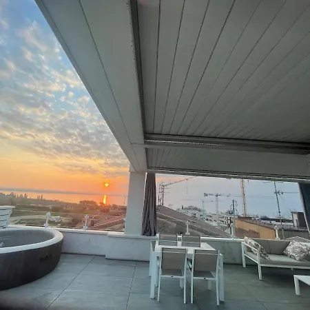 Vista Con Terrazza Esclusiva * לאזיסה