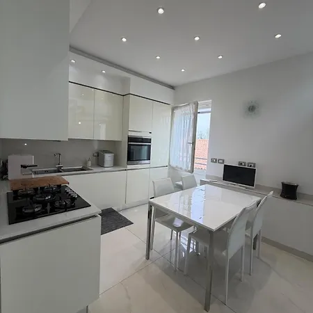 דירה Vista Con Terrazza Esclusiva לאזיסה