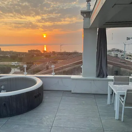 Vista Con Terrazza Esclusiva * לאזיסה