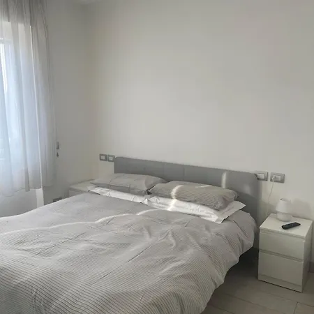 Vista Con Terrazza Esclusiva דירה *