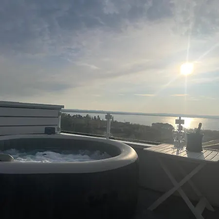 Vista Con Terrazza Esclusiva דירה לאזיסה