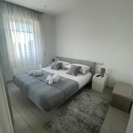 דירה Vista Con Terrazza Esclusiva לאזיסה