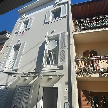 Vista Con Terrazza Esclusiva דירה *